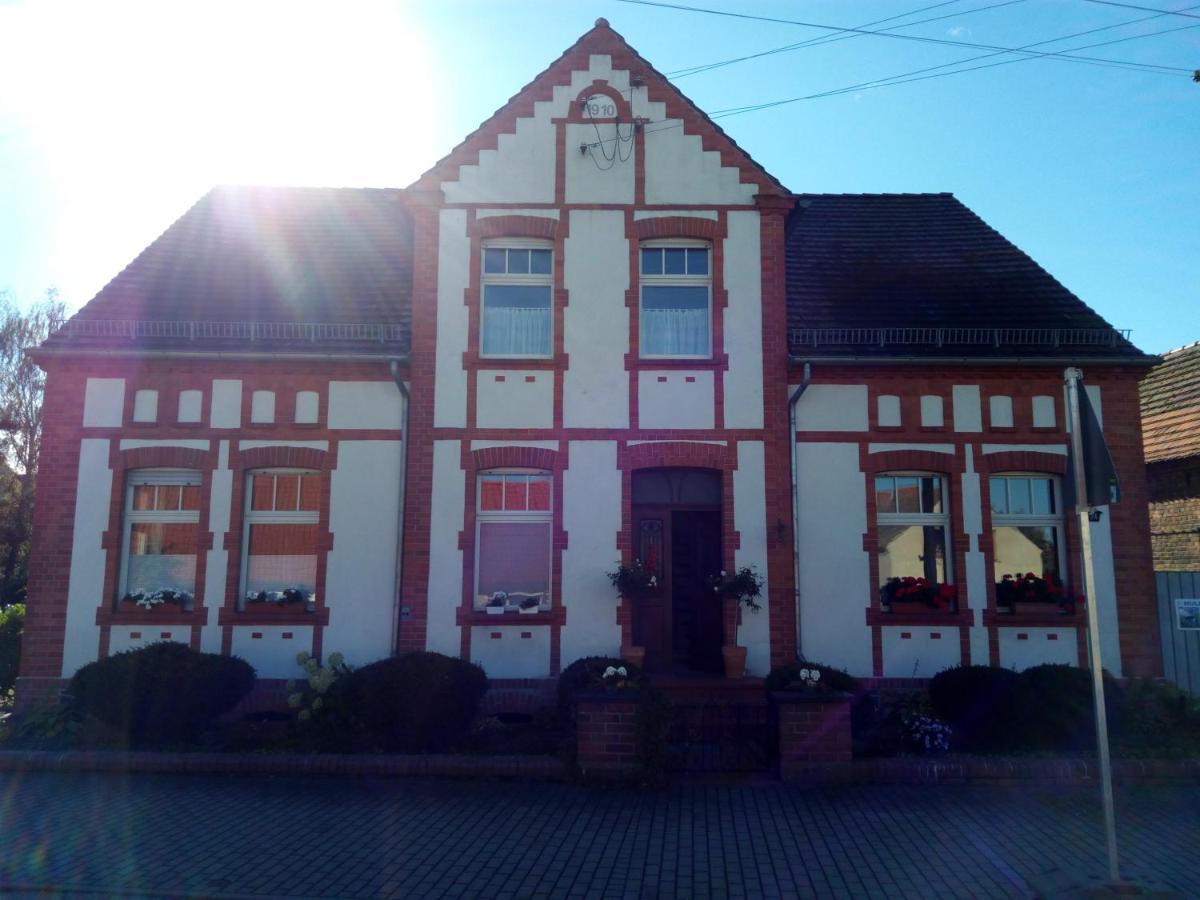 Am Lindenplatz Bed and Breakfast Crinitz Eksteriør billede